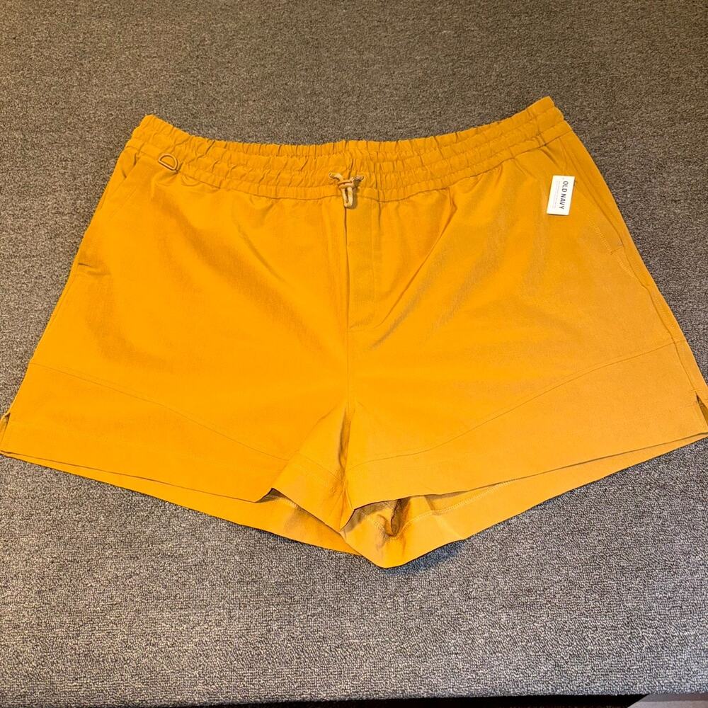 Old Navy High-Waisted StretchTech Shorts Women's Plus 4X Mustard Yellow NEW NWT